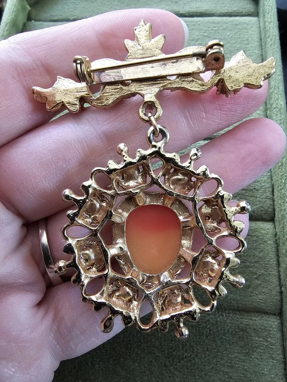 Vintage Cameo Brooch